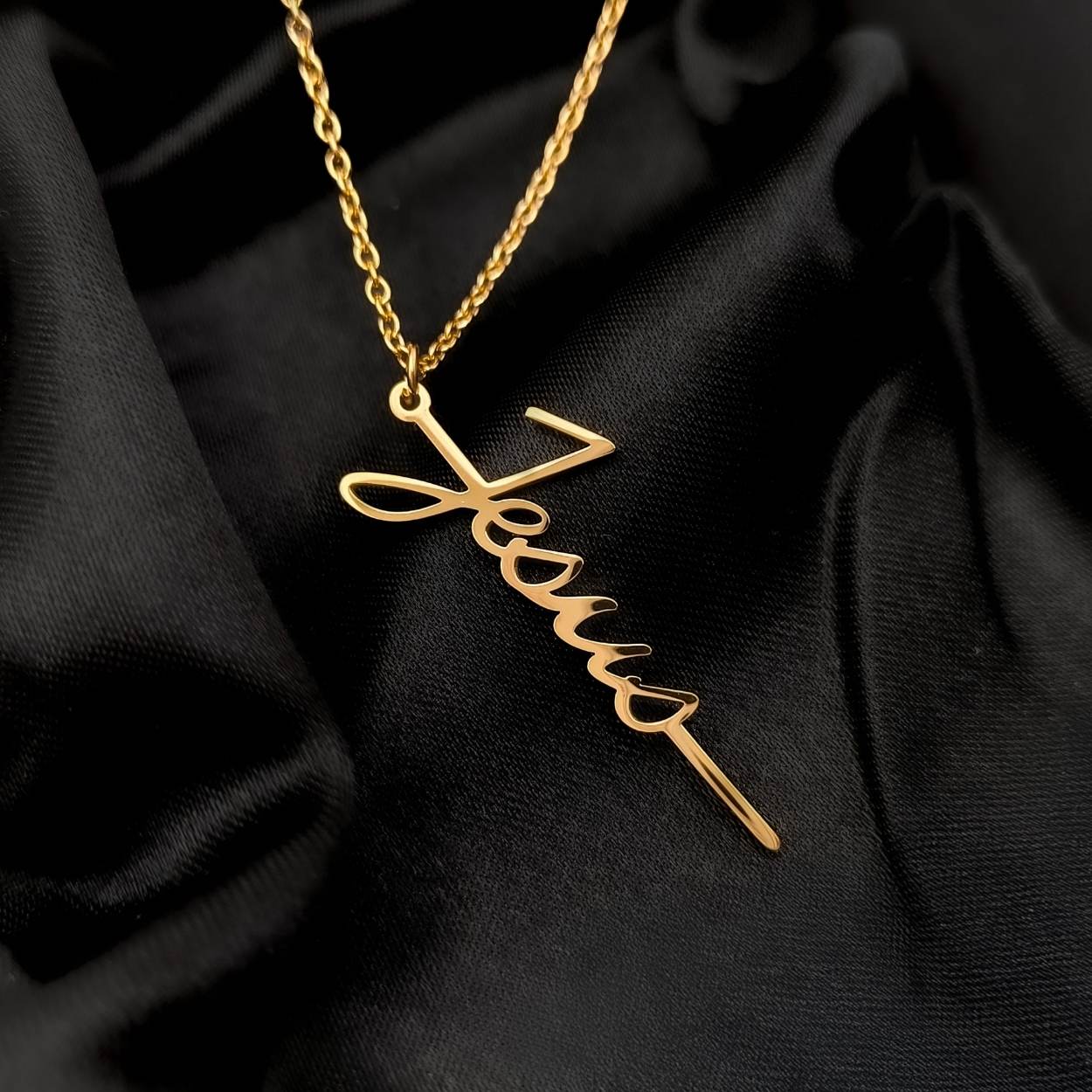 Halskette gold mit Jesus Schriftzug in Kreuzform christlich wasserfest hypoallergen