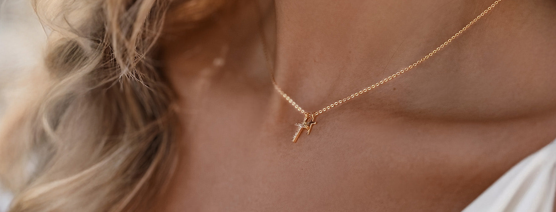 Christliche Halskette für Frauen mit Kreuz gold