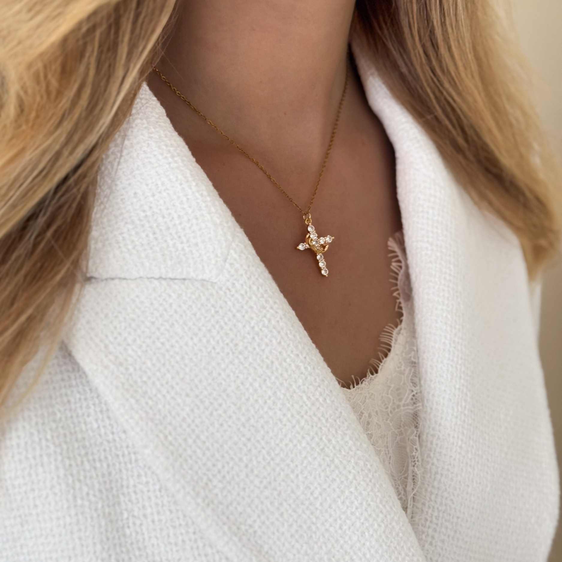 Christliche Halskette mit Krone und Kreuz, vergoldet und wasserfest