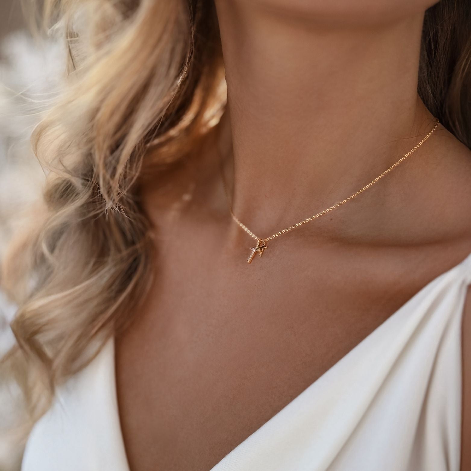 Goldene Halskette mit zwei Kreuzen 18k hypoallergen wasserfest crowdedheaven