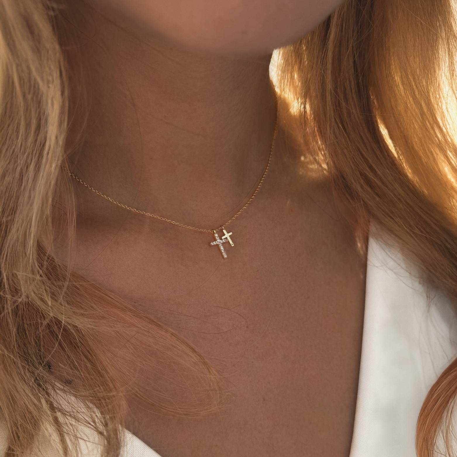 Gold Kreuzkette für Frauen und Mädchen wasserfest hypoallergen