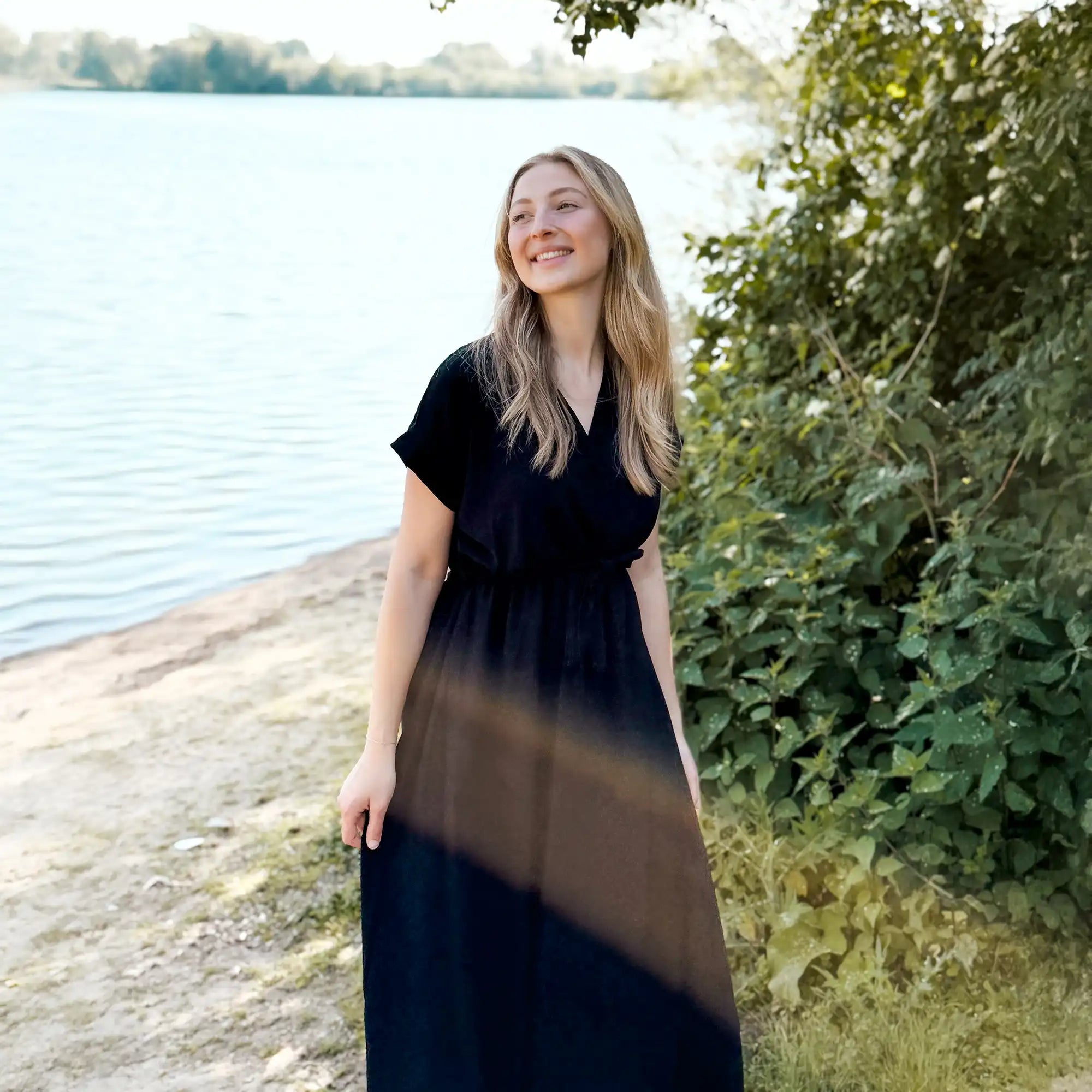 schwarzes Maxikleid mit guertel